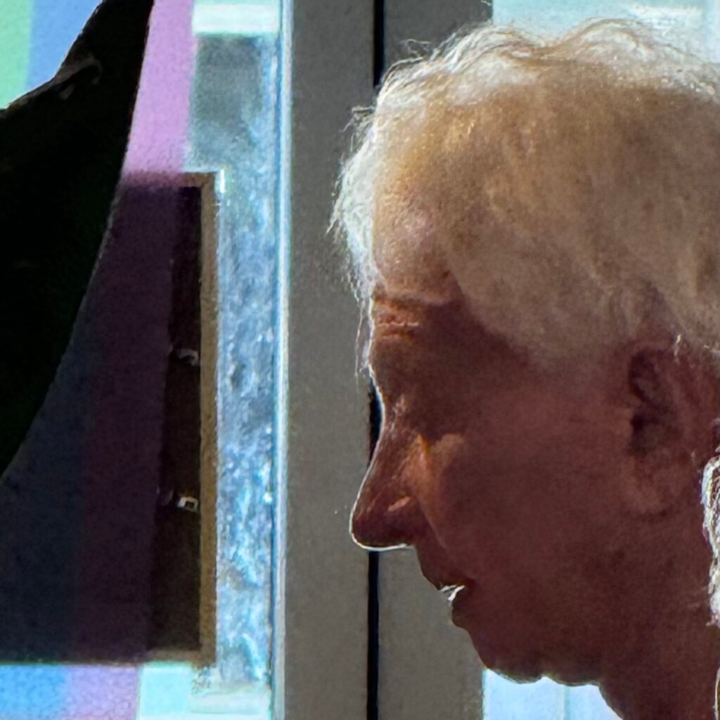 Recognizing a face, Barry Wine
